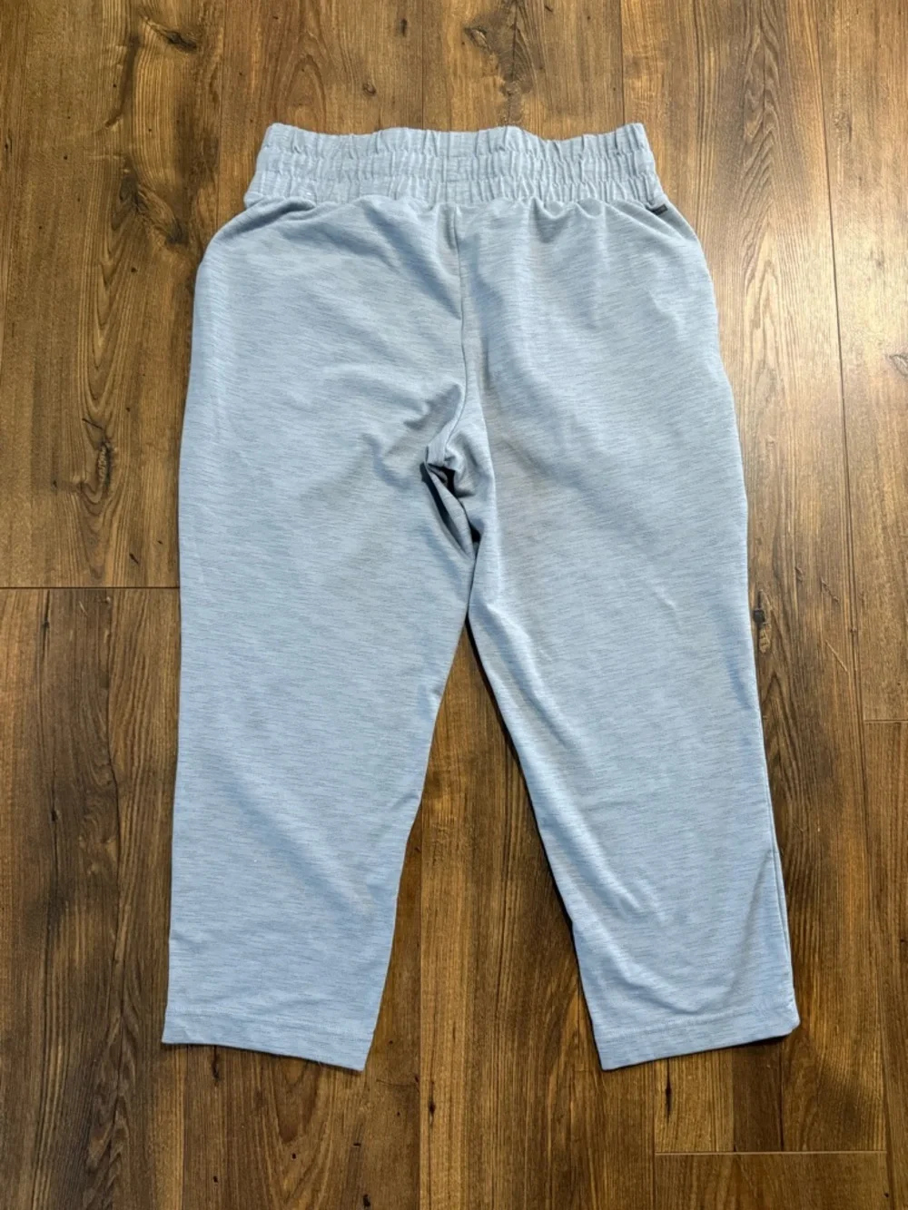 Mondetta Soft Stretch Performance Luxury Capri Jogger in Grey Size Medium
